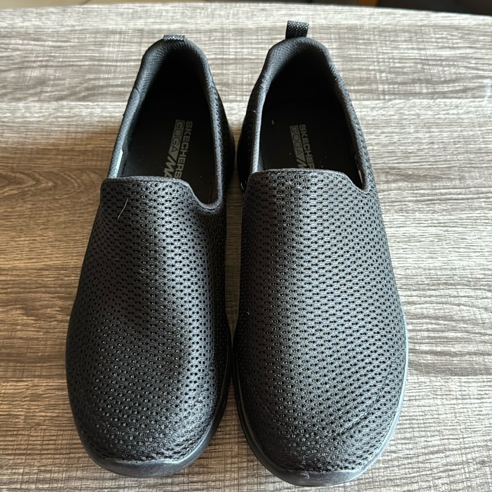 Sketchers Go Walk Shoes
